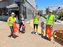 Volunteers from Refuse Refuse SF